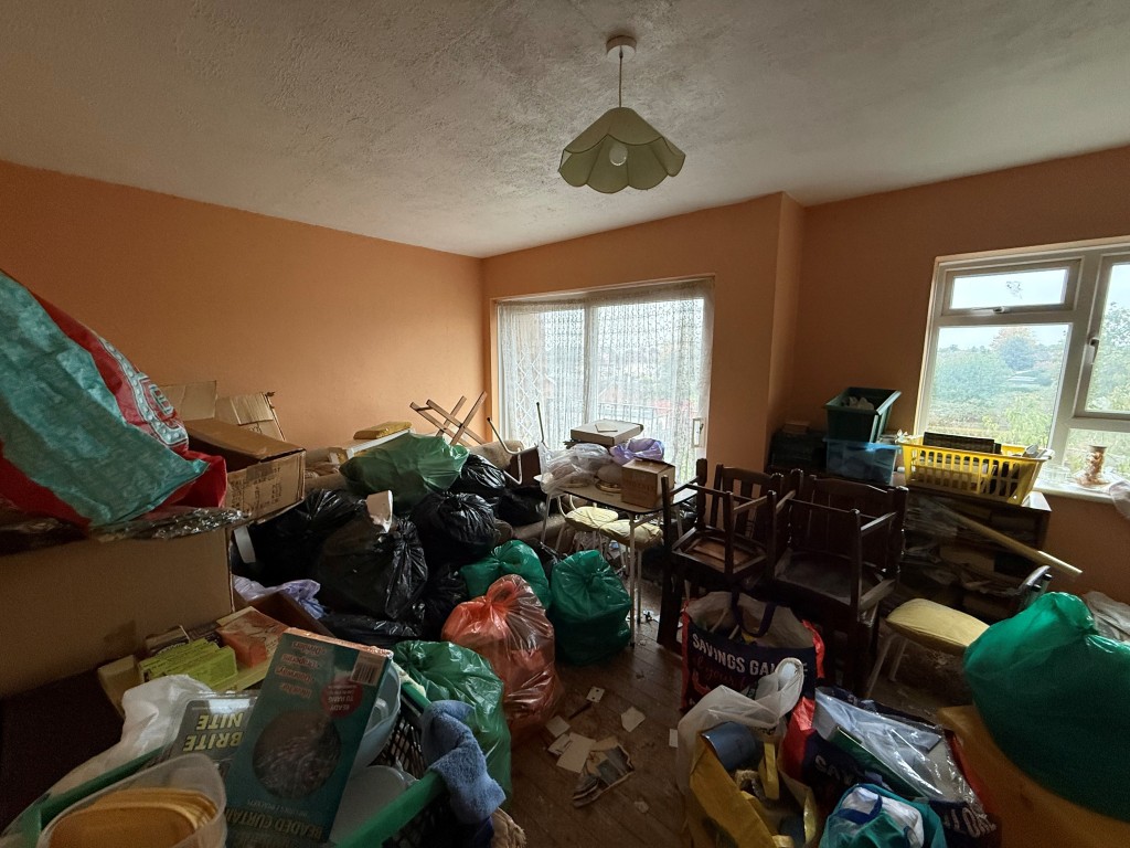 Lot: 105 - TWO-BEDROOM 2ND FLOOR FLAT FOR REFURBISHMENT - Shot of lounge with window and french doors to balcony